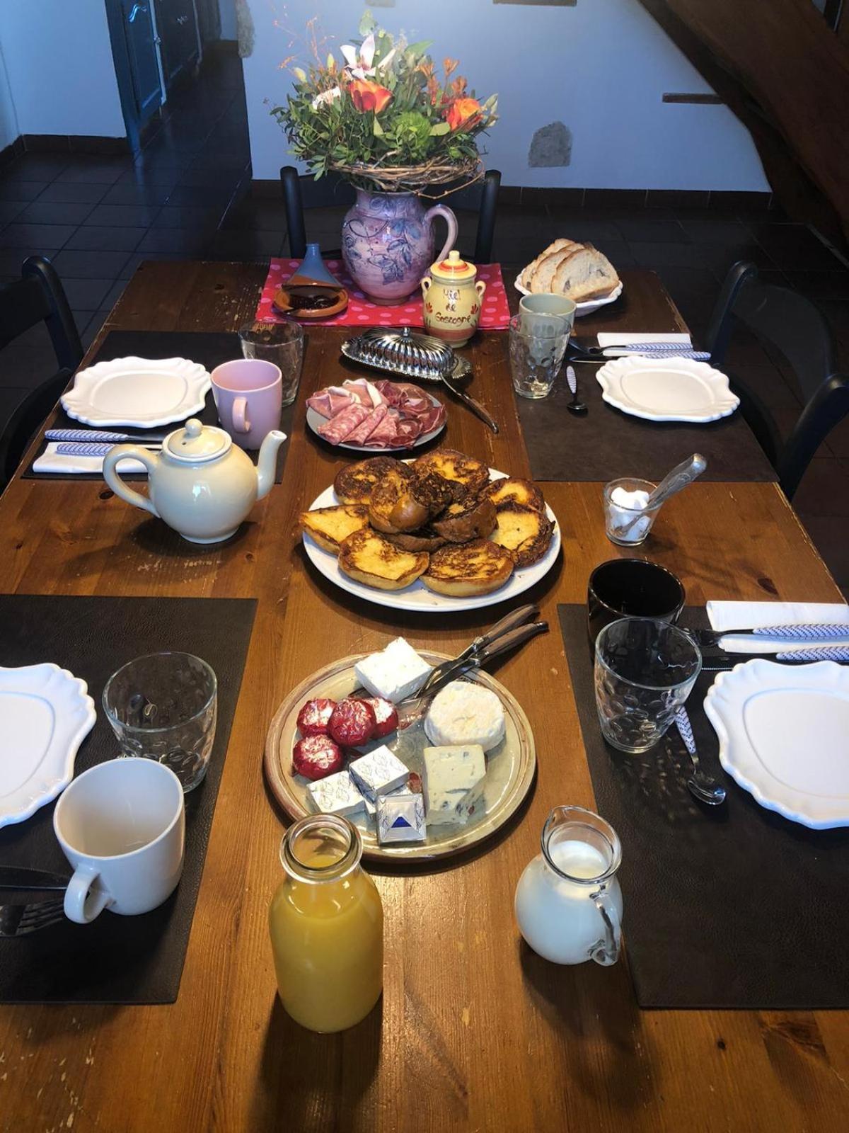 La Fezendes Bed & Breakfast Miradoux Bagian luar foto